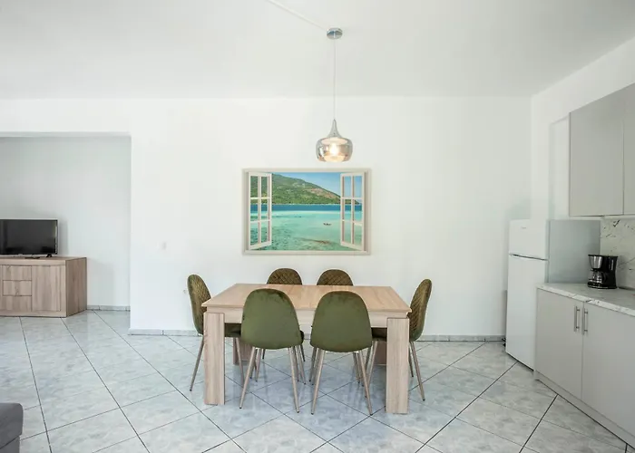 Aris Luxury Apartment Pefkochori